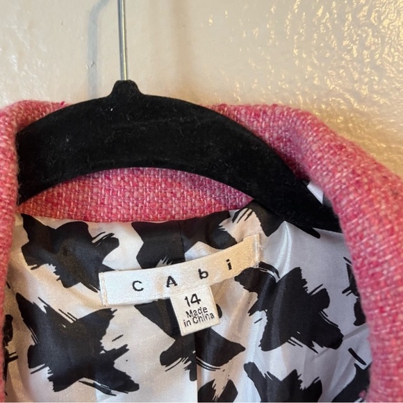Madison Ave Cabi Pink tweed jacket sized as 14 but it fits like a 12 - Picture 4 of 6